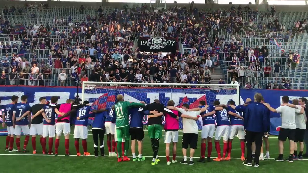 Gutta jubler over seieren på fotballens nasjonaldag!